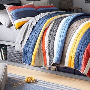 Pottery Barn Teen twin MVP Quilt & Standard Pillow